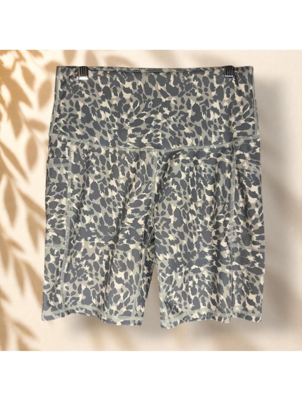 LegEnd Activewear Bicycle Shorts Women L Large Gray Animal Print Pull On Stretch